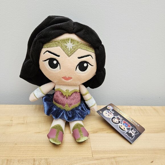 WONDER WOMAN FUNKO 9" HERO PLUSHIES 2017 - Picture 2 of 5